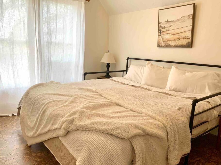 Victorian Guest Getaway-20Mins To Glacier National Park-10Mins To Airport! Columbia Falls Kültér fotó